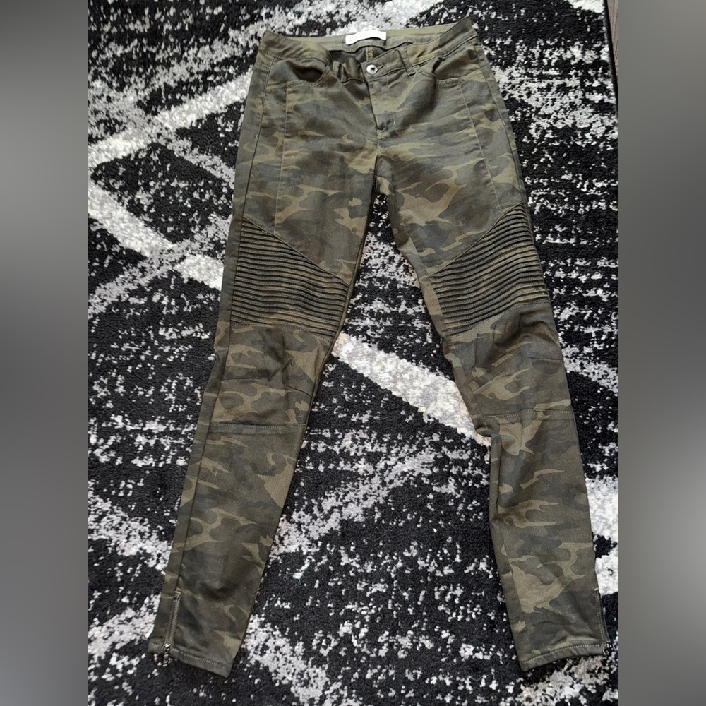 Zara Green and Brown Camo Pants